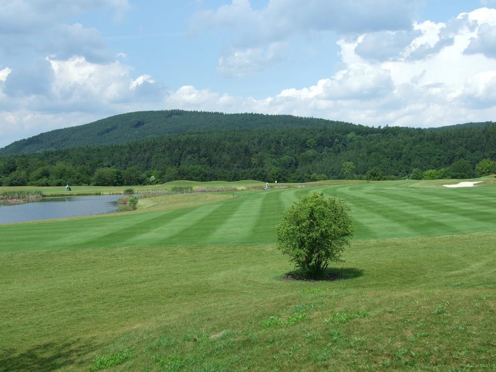 Hotel Beroun Golf Club エクステリア 写真