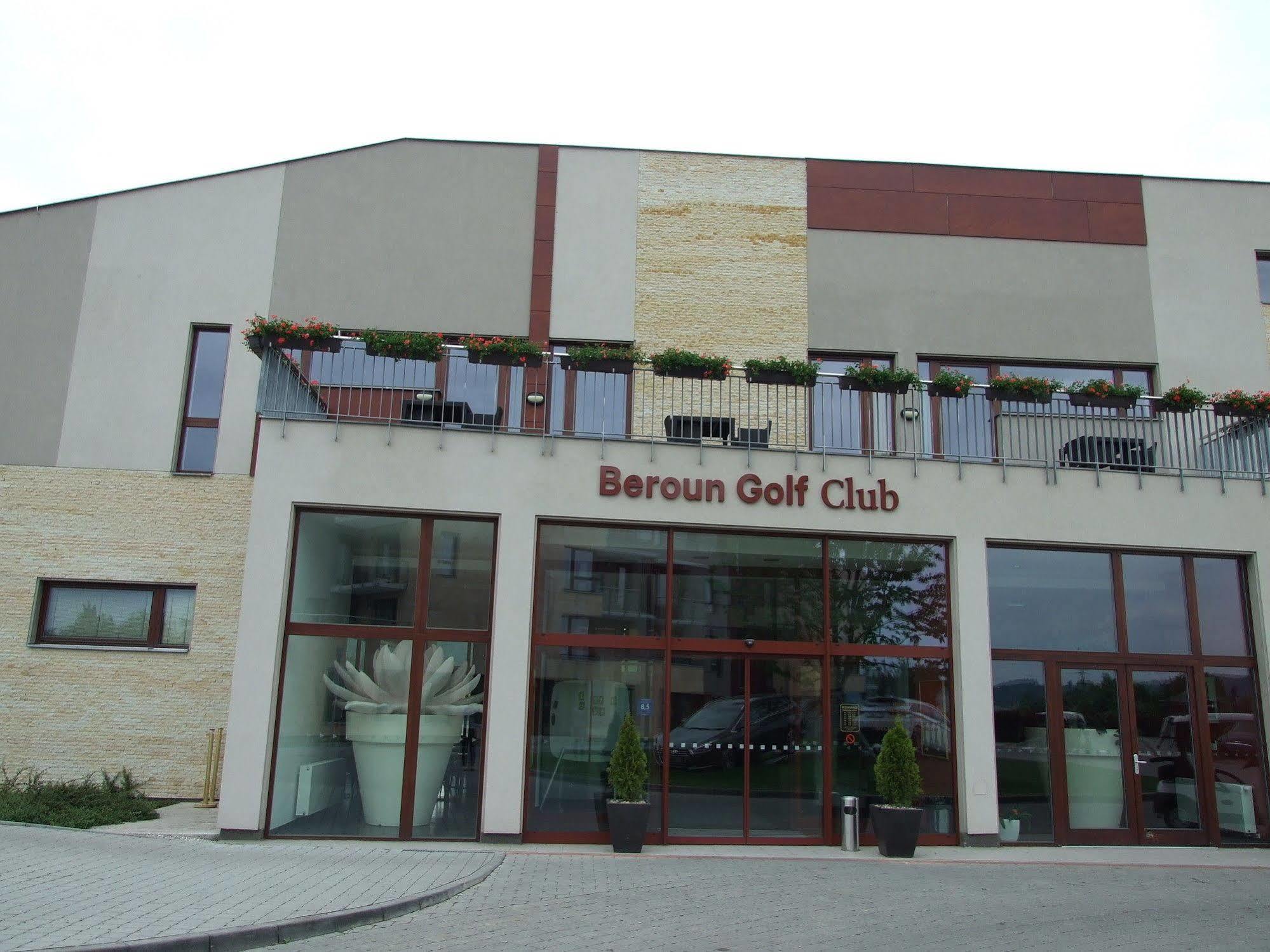 Hotel Beroun Golf Club エクステリア 写真