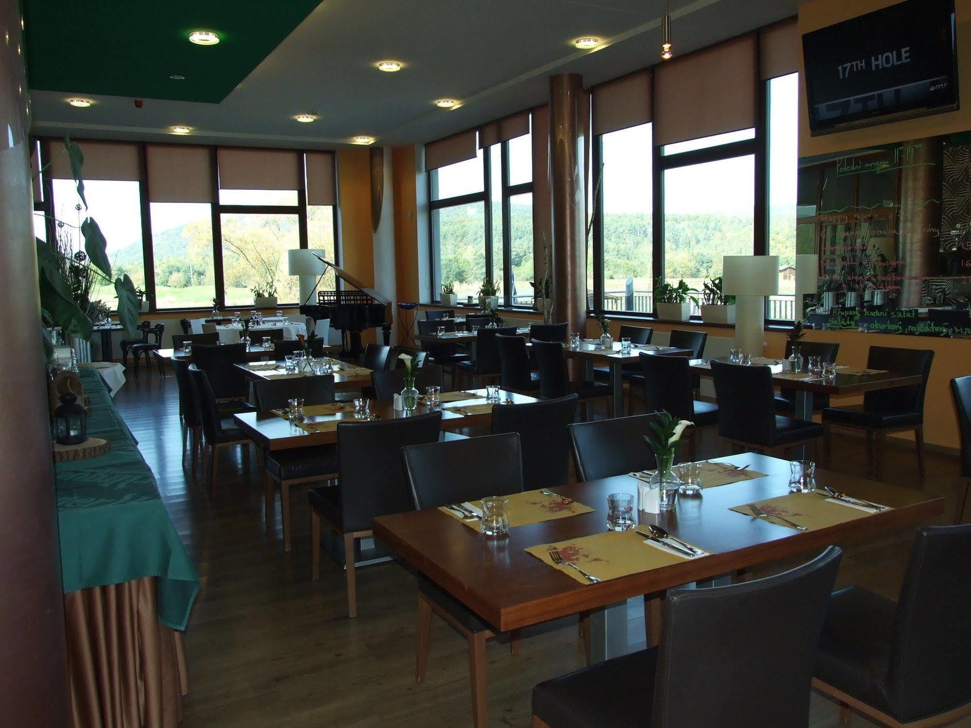 Hotel Beroun Golf Club エクステリア 写真